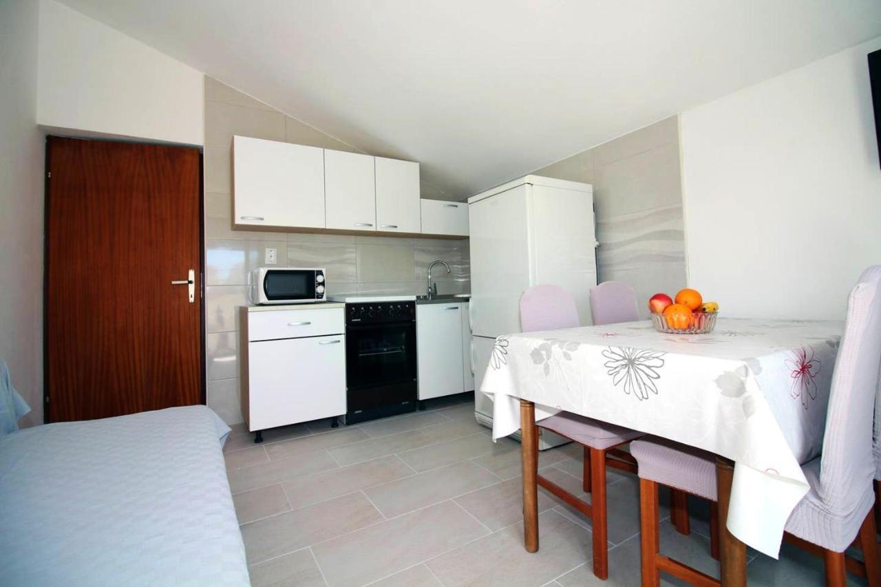 Charming Apartment In Tisno With 2 Bedrooms And Air Conditioning Kültér fotó