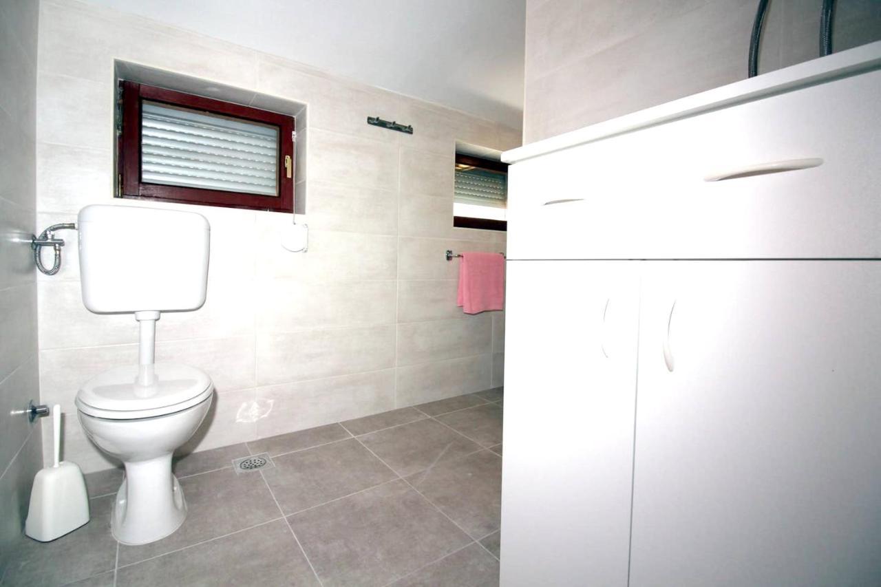 Charming Apartment In Tisno With 2 Bedrooms And Air Conditioning Kültér fotó